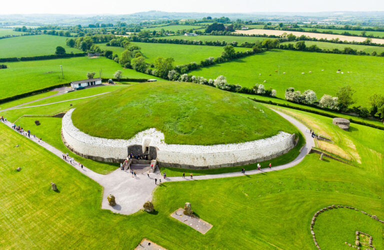 Read more about the article The Incredible Megalithic Tomb of Newgrange: A Trip Through Ireland’s Ancient History