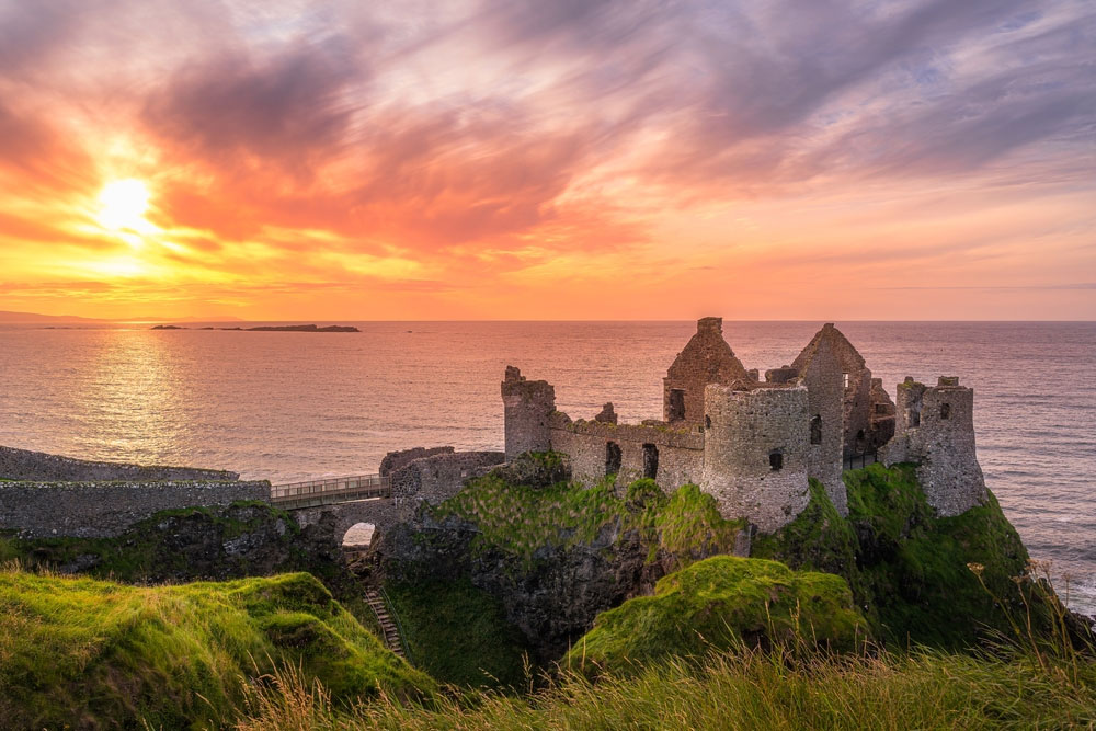 Read more about the article Roaming the Ruins of Dunluce Castle: Uncovering Tales of Ghosts and Pirates