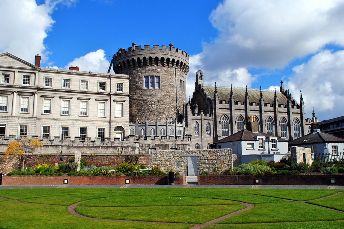 You are currently viewing Dublin Castle: From Viking Fort to Iconic Irish Landmark