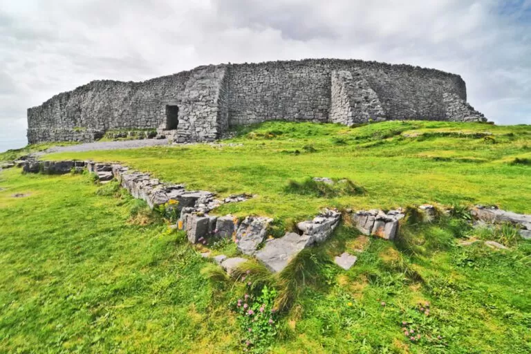 Read more about the article Dún Aonghasa: Exploring the Ancient Fortress, Mystical Landscape, and Timeless Heritage of Inis Mór