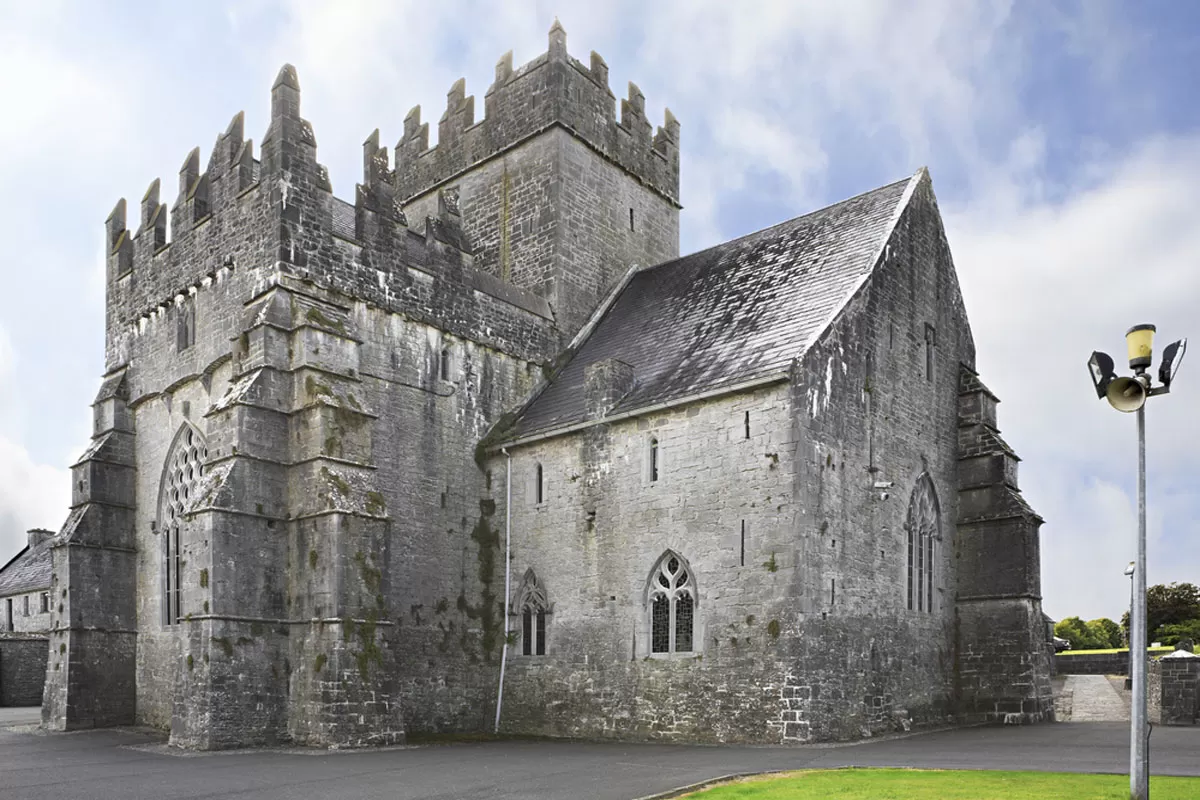 You are currently viewing Holy Cross Abbey: Ireland’s Restored Medieval Pilgrimage Site