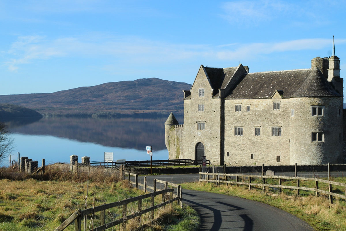 You are currently viewing Parke’s Castle: Explore Ireland’s 17th-Century Plantation Stronghold on Lough Gill