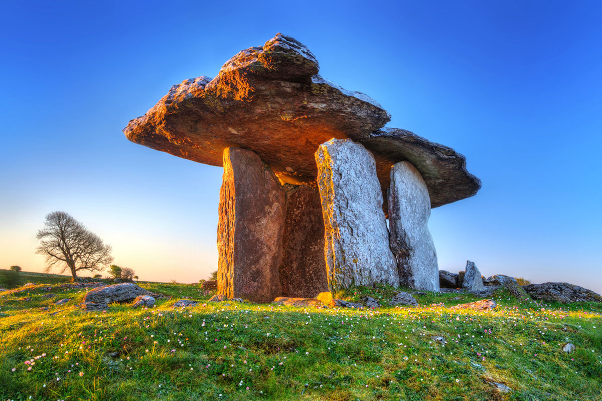 You are currently viewing Poulnabrone Dolmen – An ancient portal tomb dating back to the Neolithic period
